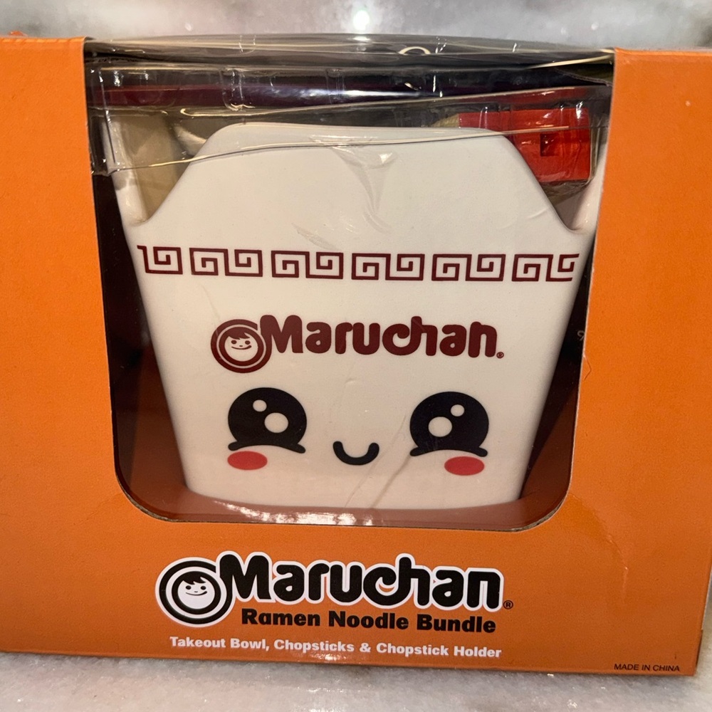 Ramen Maruchan Noodle Bowl, Chopsticks and Chopstick Holder Bundle